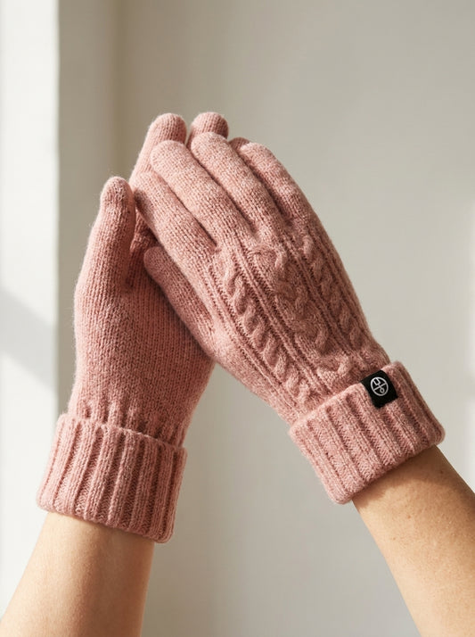 Cable-knit gloves