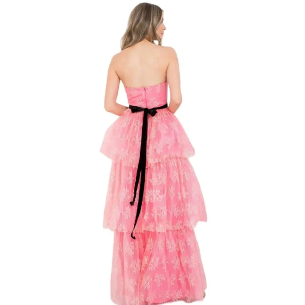 Robe dentelle ceinture noire